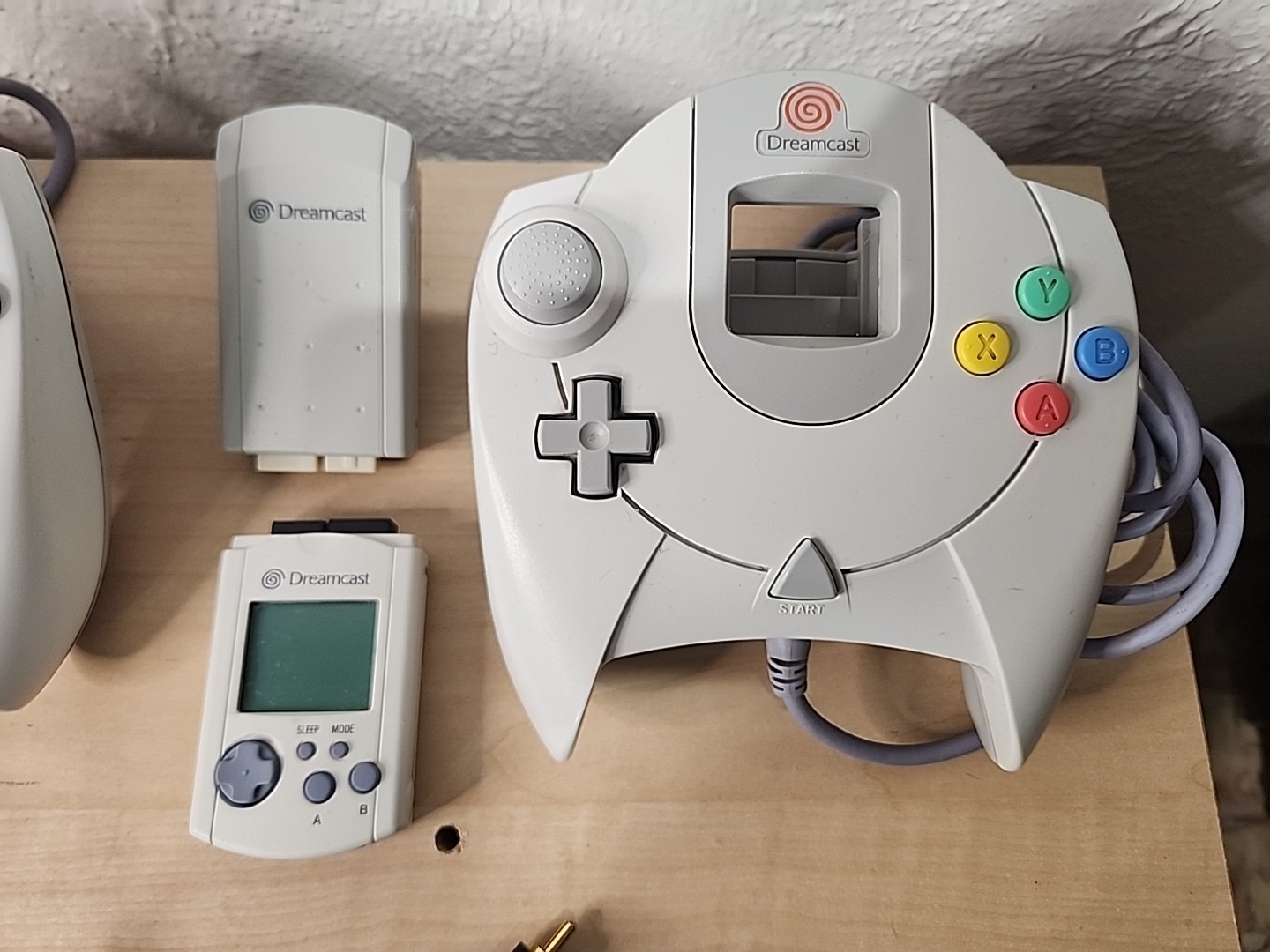 Sega Dreamcast White Console Working Lot 2 Controllers 2 VMU 2 Rumble VGA NTSC