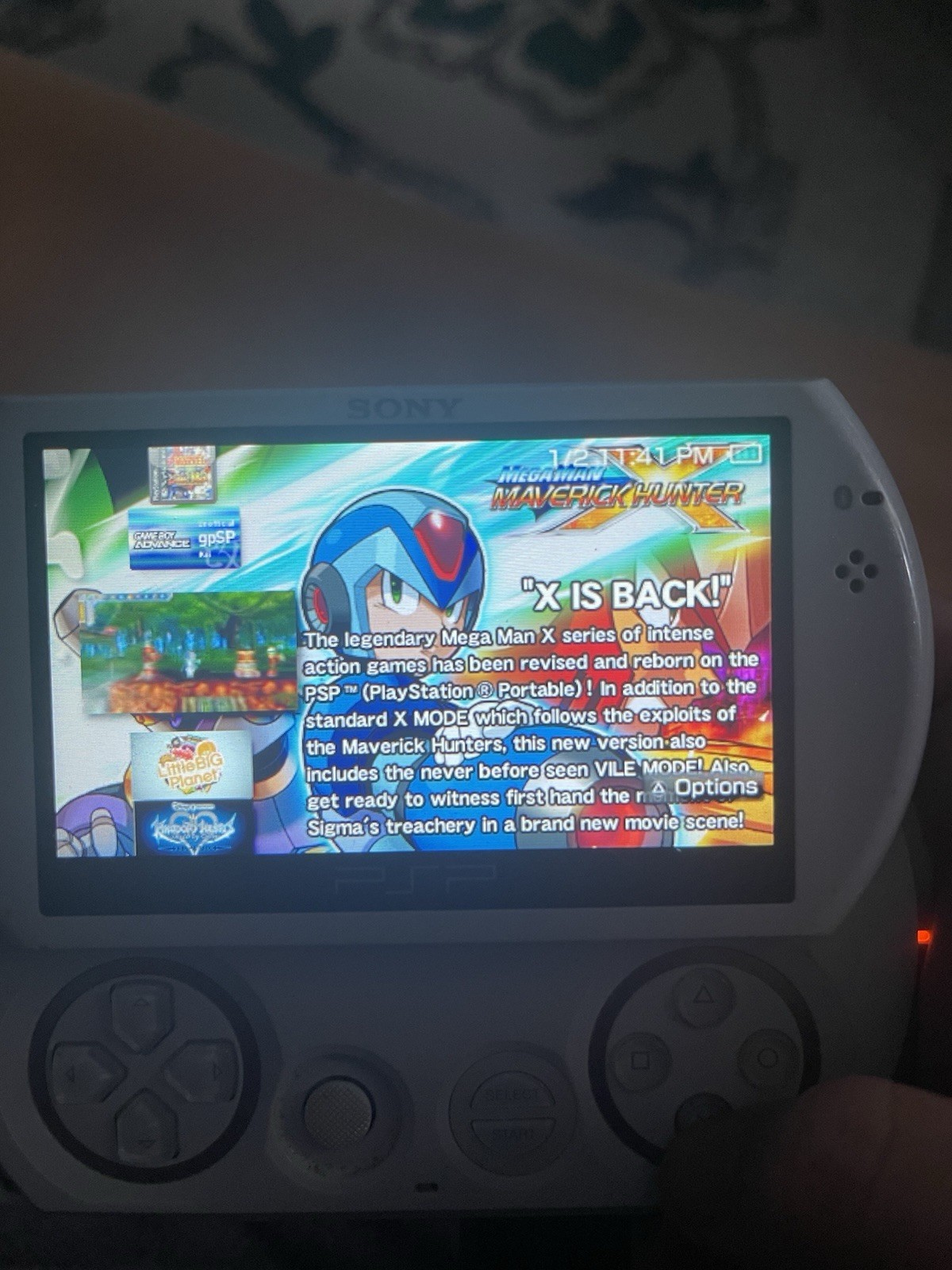 Sony PSP Go PSP-N1001 White 6870MB Wi-Fi Handheld Console *see description* SALE