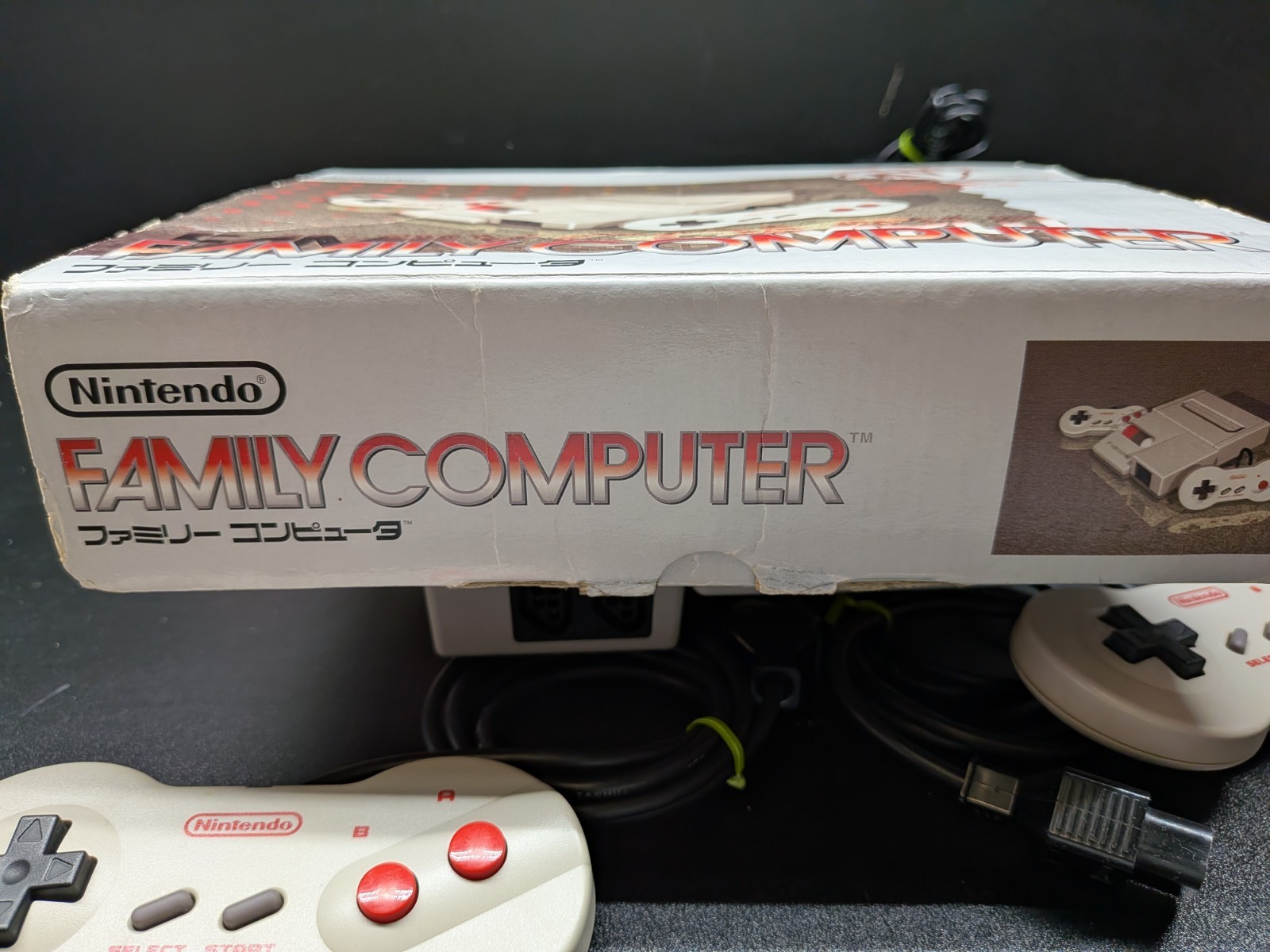 AV FAMICOM CONSOLE With Box Games & 2 Controllers US Seller Tested Works Well