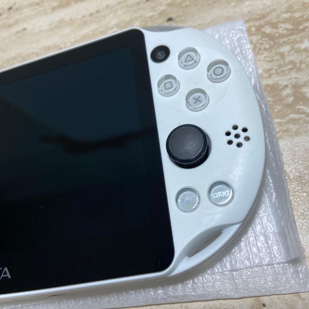 PS Vita PCH-2000 Glacier White Complete in Box Excellent Condition 7038