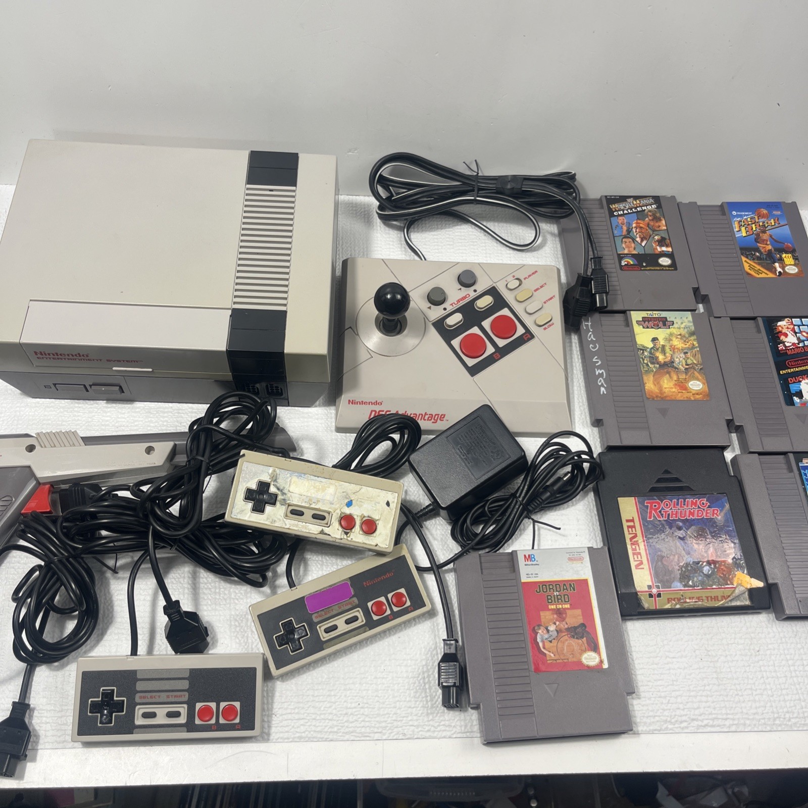 Nintendo NES Console Bundle Parts Repair Zapper NES Advantage 7 Games Powers On