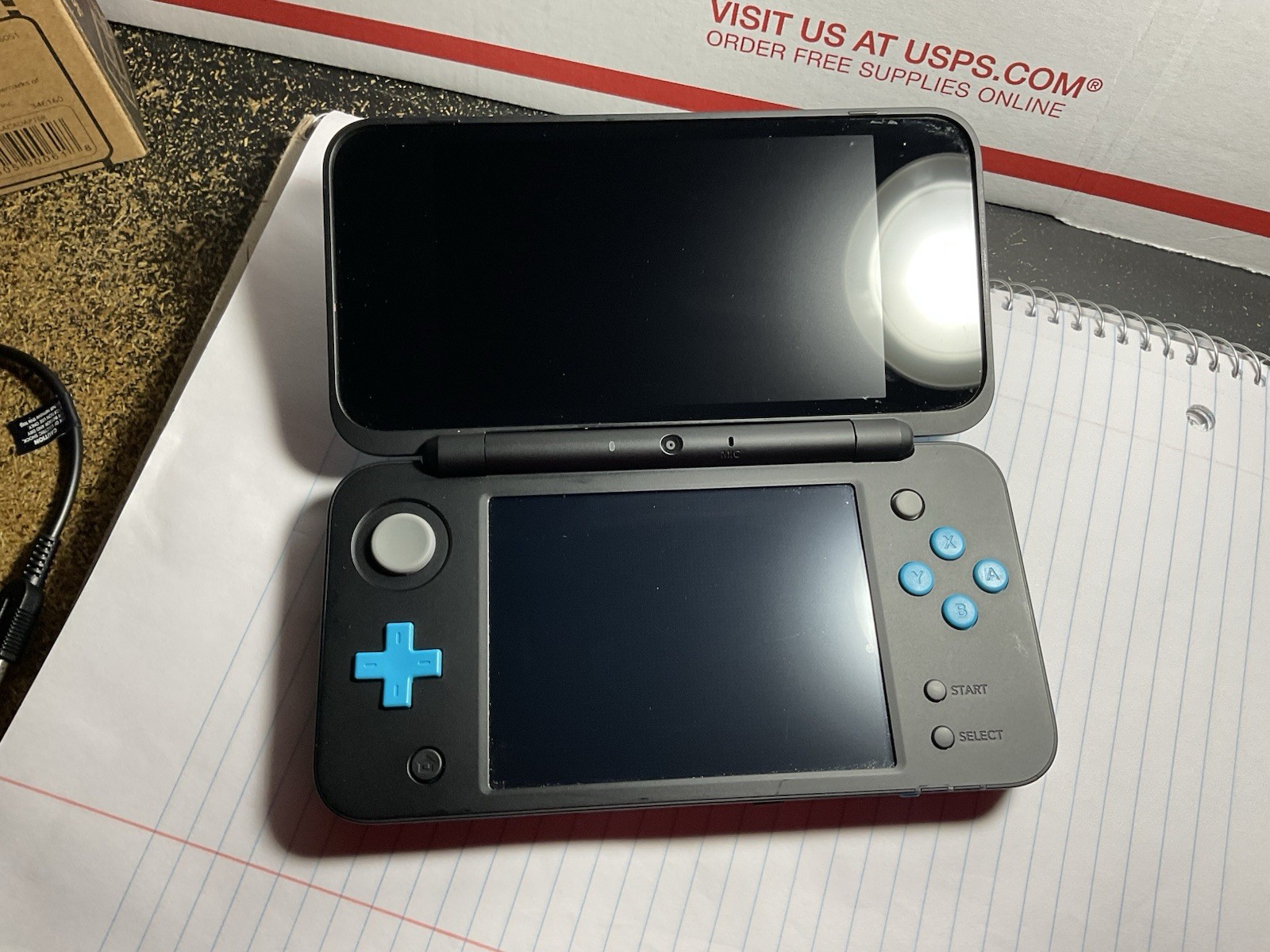 Nintendo 2DS XL Console – Black/Turquoise