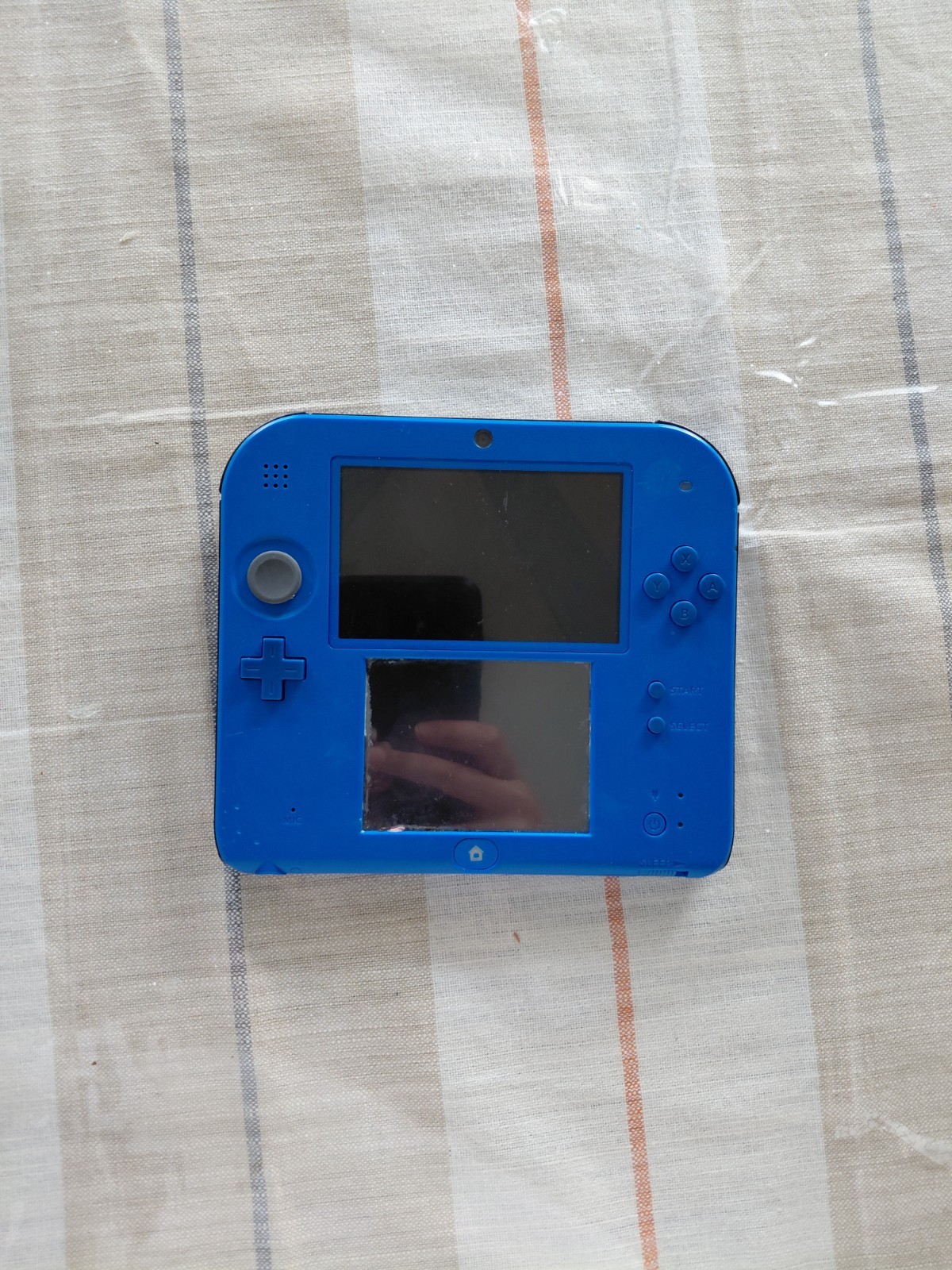 2ds with Mario cart 7 no charger, no stylus.
