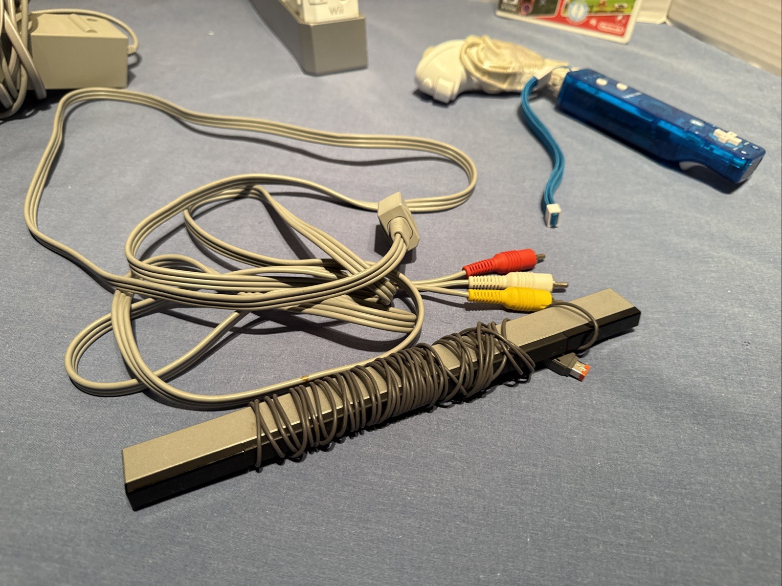 NINTENDO Wii SYSTEM CONSOLE WITH Wii PLAY MOTION GAME AND ACCESSORIES “TESTED”