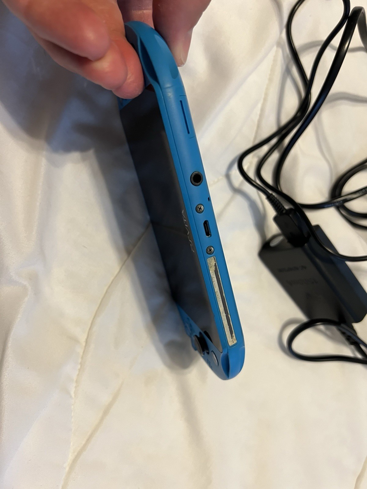 🌊 PS VITA 2000 AQUA BLUE VIBRANT COLOR WITH MINTY CLEAN SCREEN 256GB Bundle 🌊