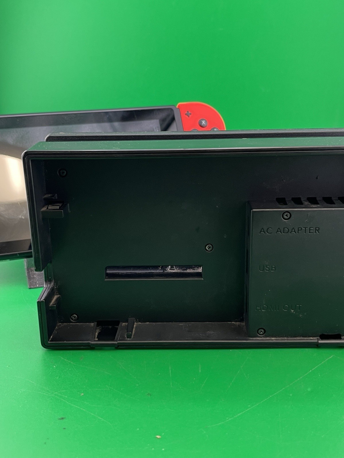 Nintendo Switch – w/ Neon Red & Neon Blue Joy-Con In Good Condition (T41)