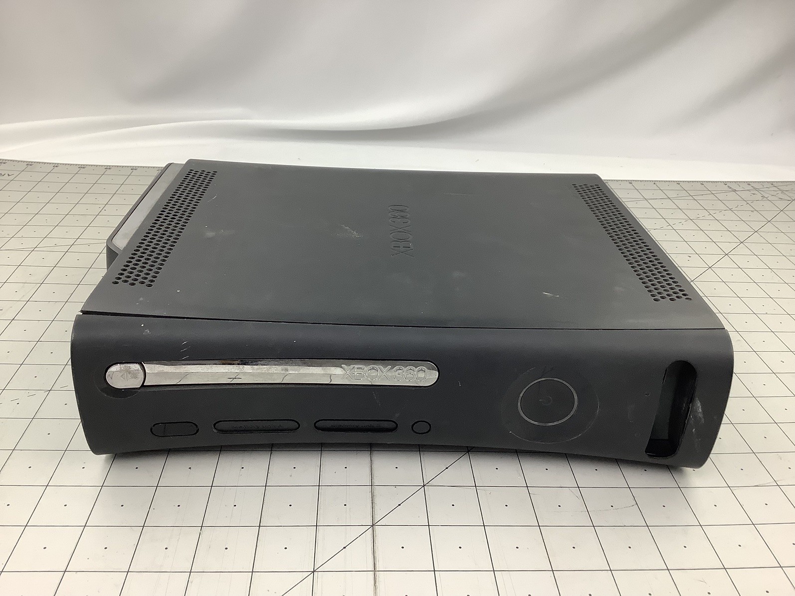 Xbox 360 Elite 120GB Black Console for parts or to be repaired