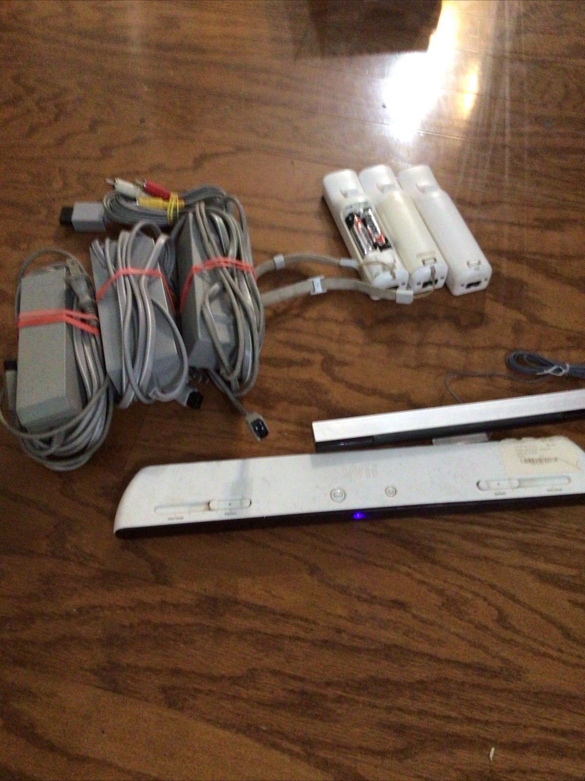 Nintendo Wii RVL-001 1TB & 2 RVL-001 standard 3 Power Chords Controllers
