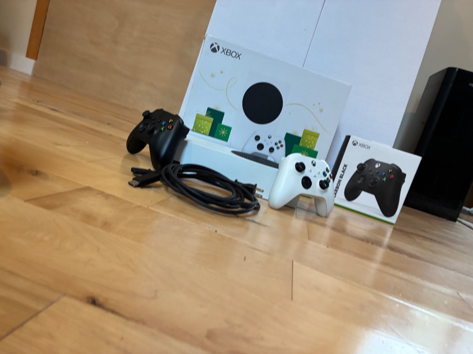 Xbox Series S 512GB White With 2 Wireless Controllers (stick drift) + All Cables