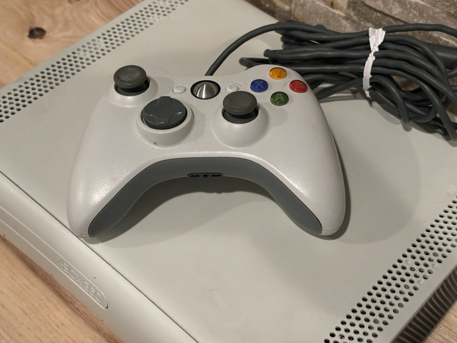 XBOX 360 WHITE CONSOLE ONLY Works + 1 Controller Untested Parts Repair Only