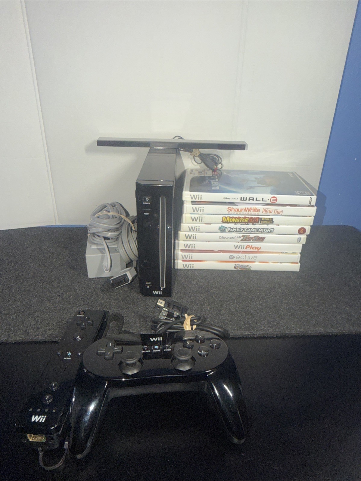 Nintendo Wii Black Console RVL-001 Bundle W/ 8 Games 2 controllers Tested