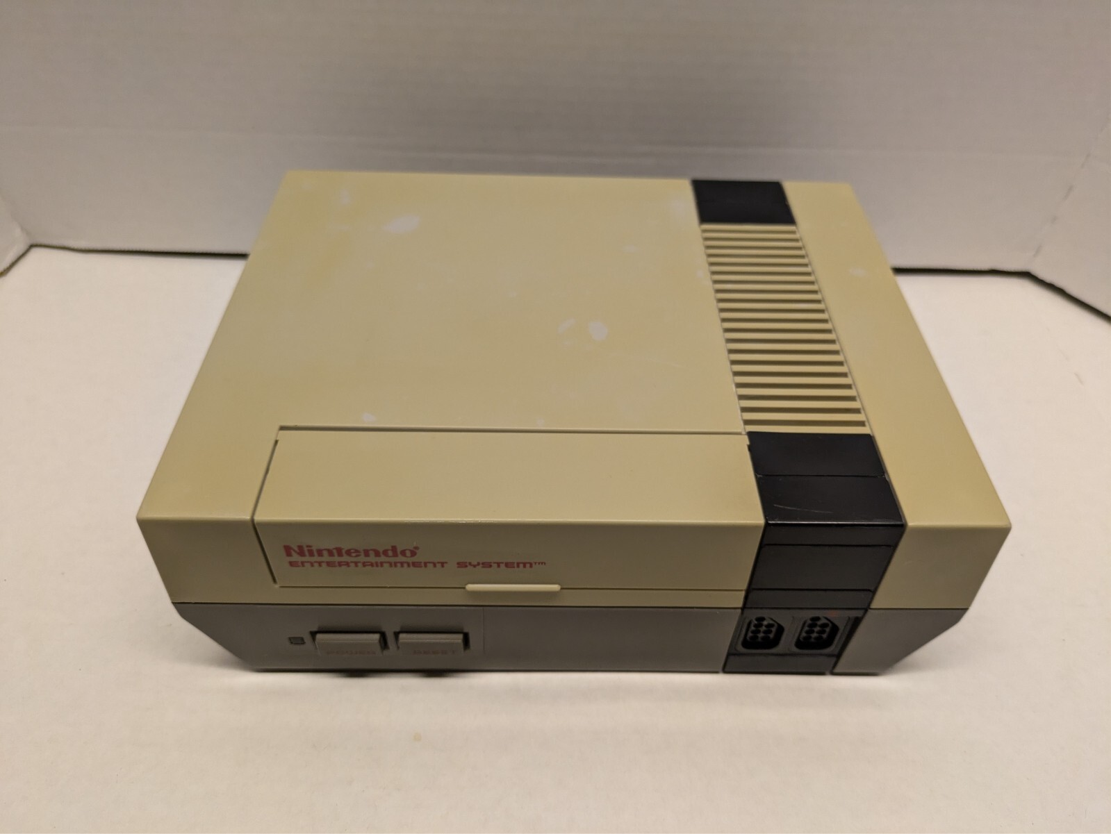 Nintendo NES Console. New Caps, Regulator, & OEM 72 Pin **Guaranteed** Yellowed