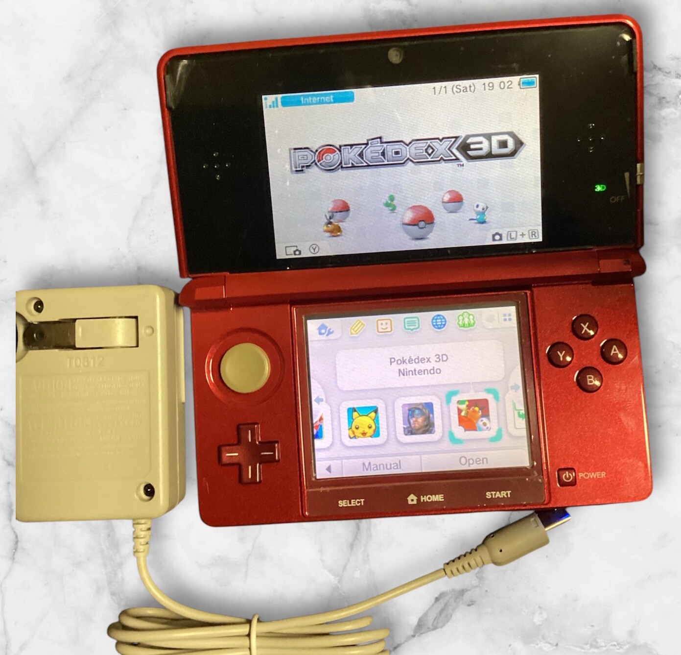 US/Canada Nintendo Red 3DS With Pre Downloaded Games & Accessories (Mint).