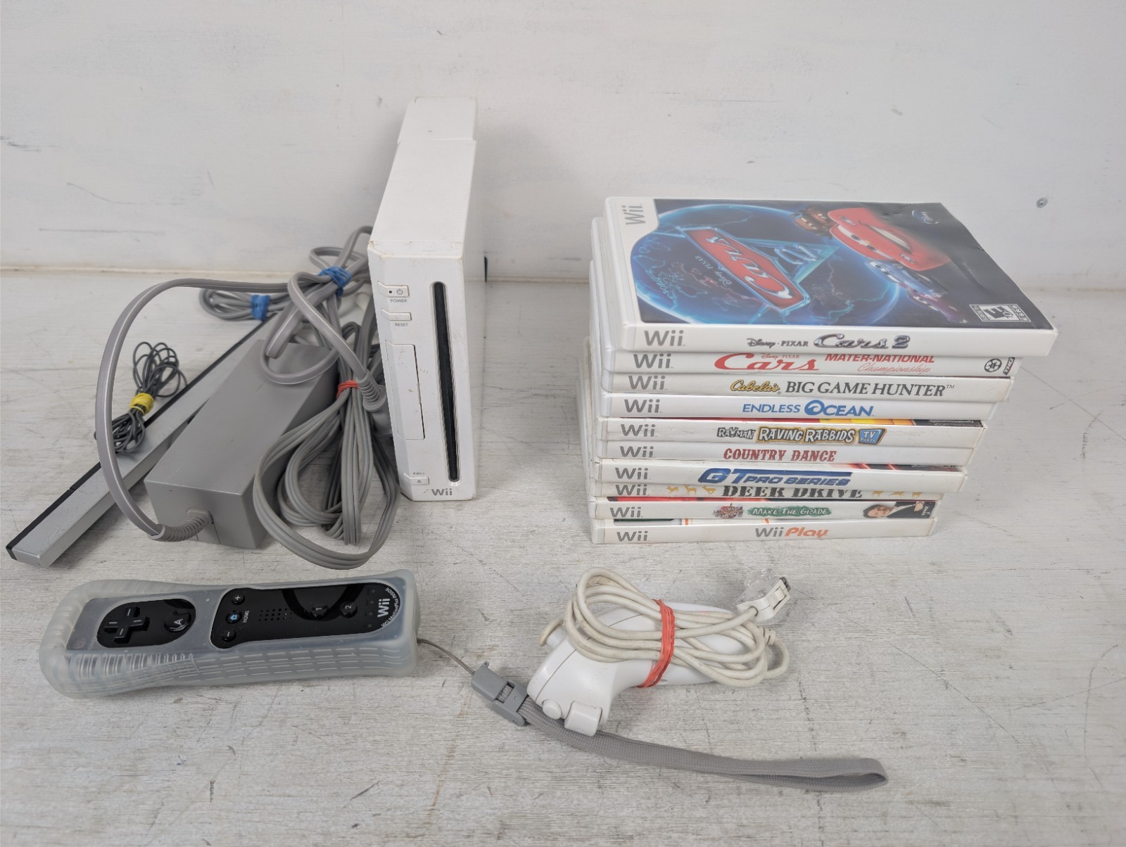 Nintendo Wii Video Game Console RVL-001 White Bundle – 10 Games & Accessories
