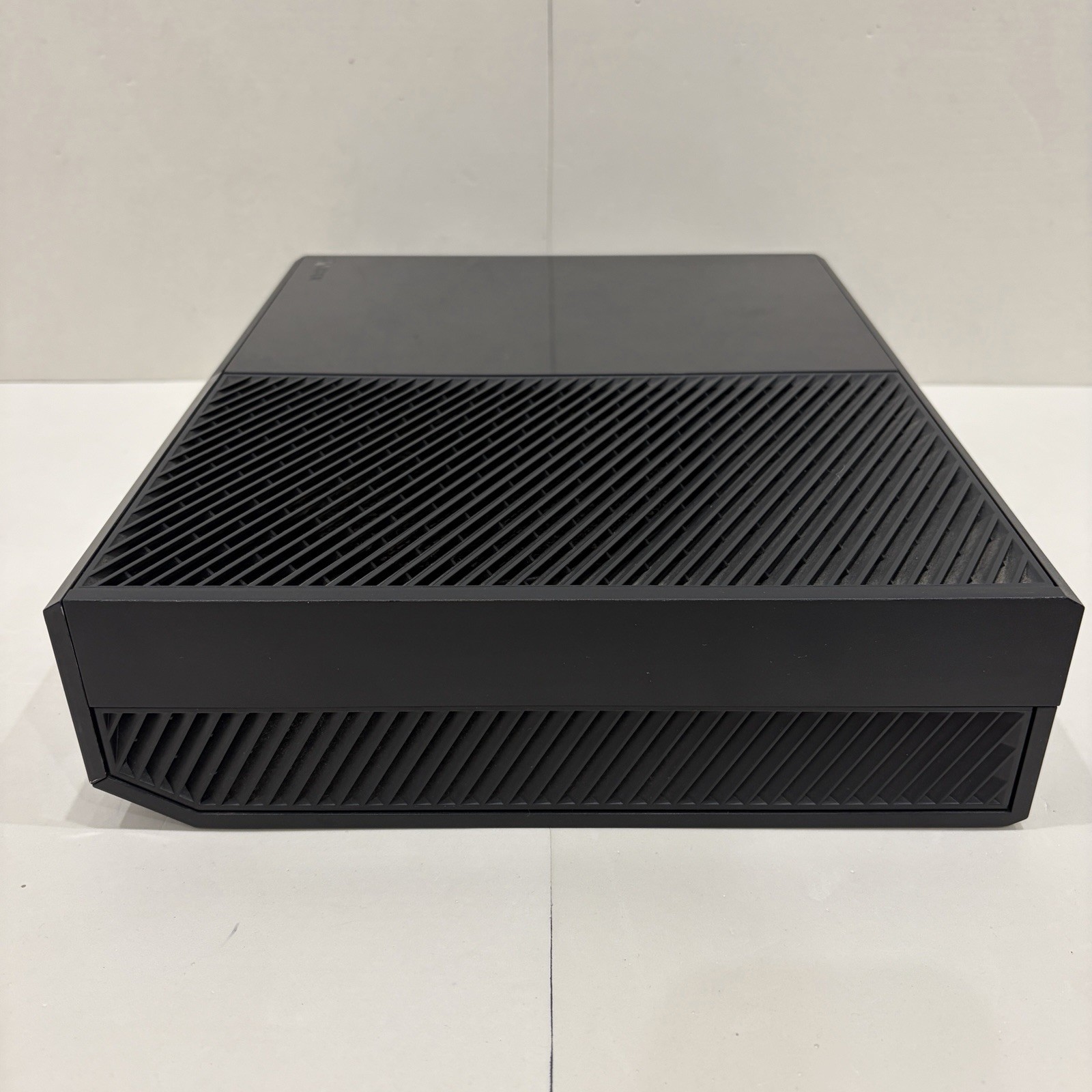 Microsoft Xbox One 500GB 1540 Bundle with 2 Controllers & 12 Games – Working