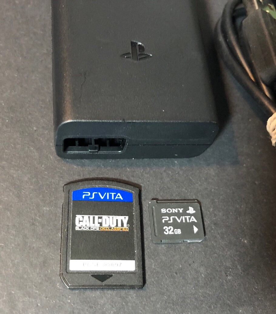 Sony PS VITA WiFi + 3G Bundle [ 32GB Memory + COD Black Ops Declassfied ] USED