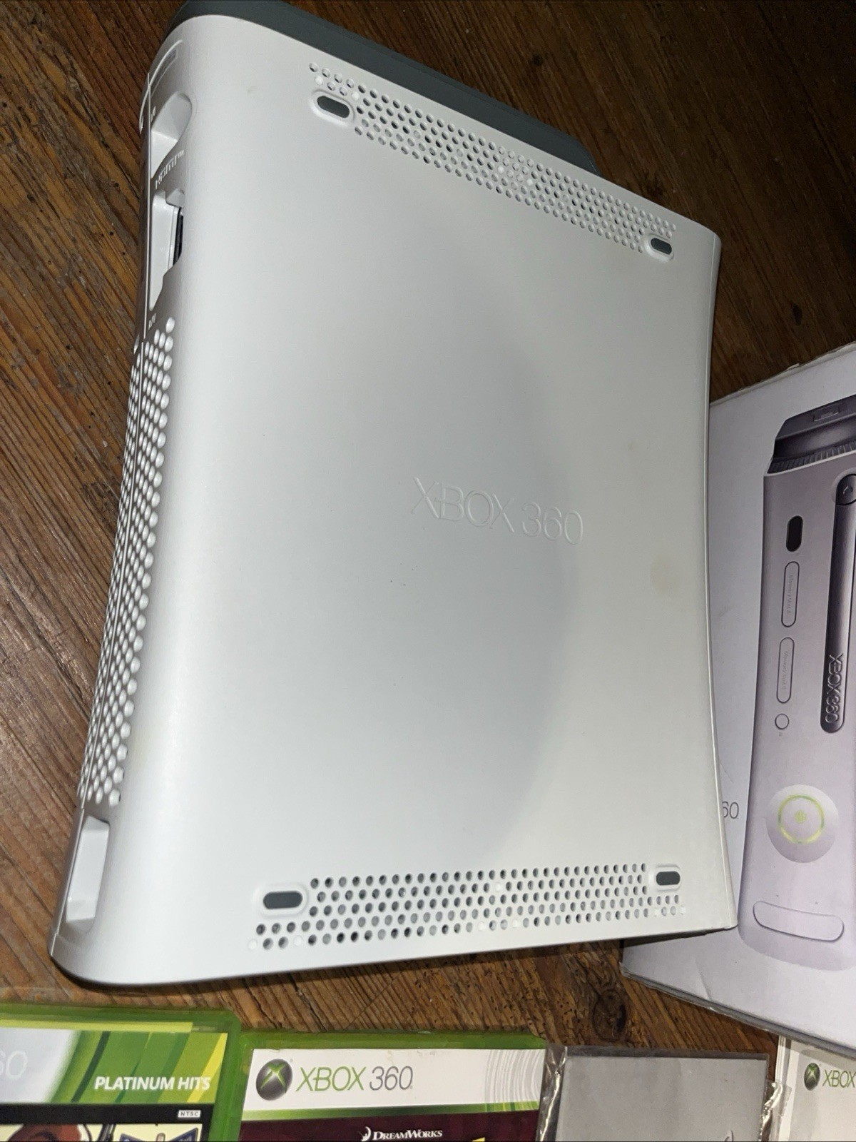 Xbox 360 White 60gb White Console bundle w/ games & Cords