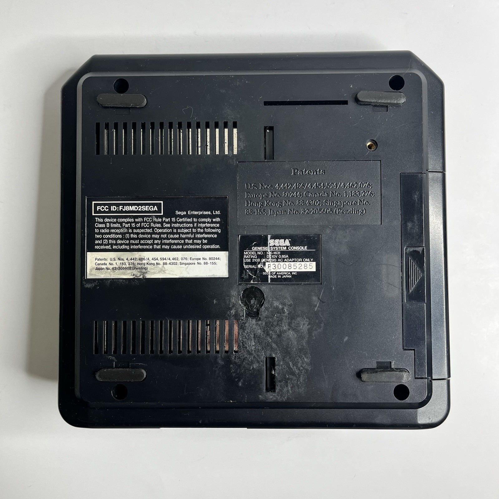 Sega Genesis (MK-1631) Console & OEM Controller FOR PARTS OR REPAIR