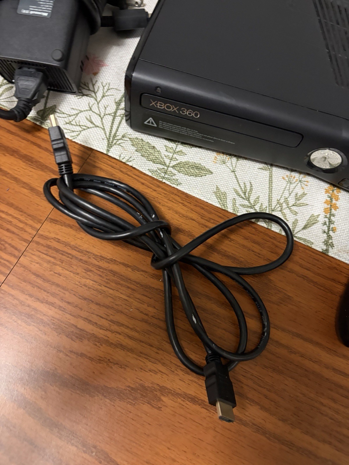 Microsoft Xbox 360 S Slim Console Bundle w/ Controller Power Cable HDMI