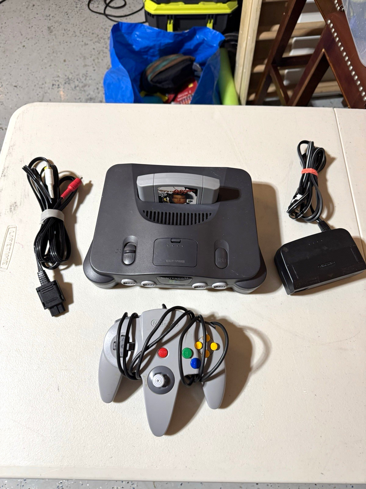 Nintendo 64 N64 Gray Console w/ Controller, AV/Power, GoldenEye 007