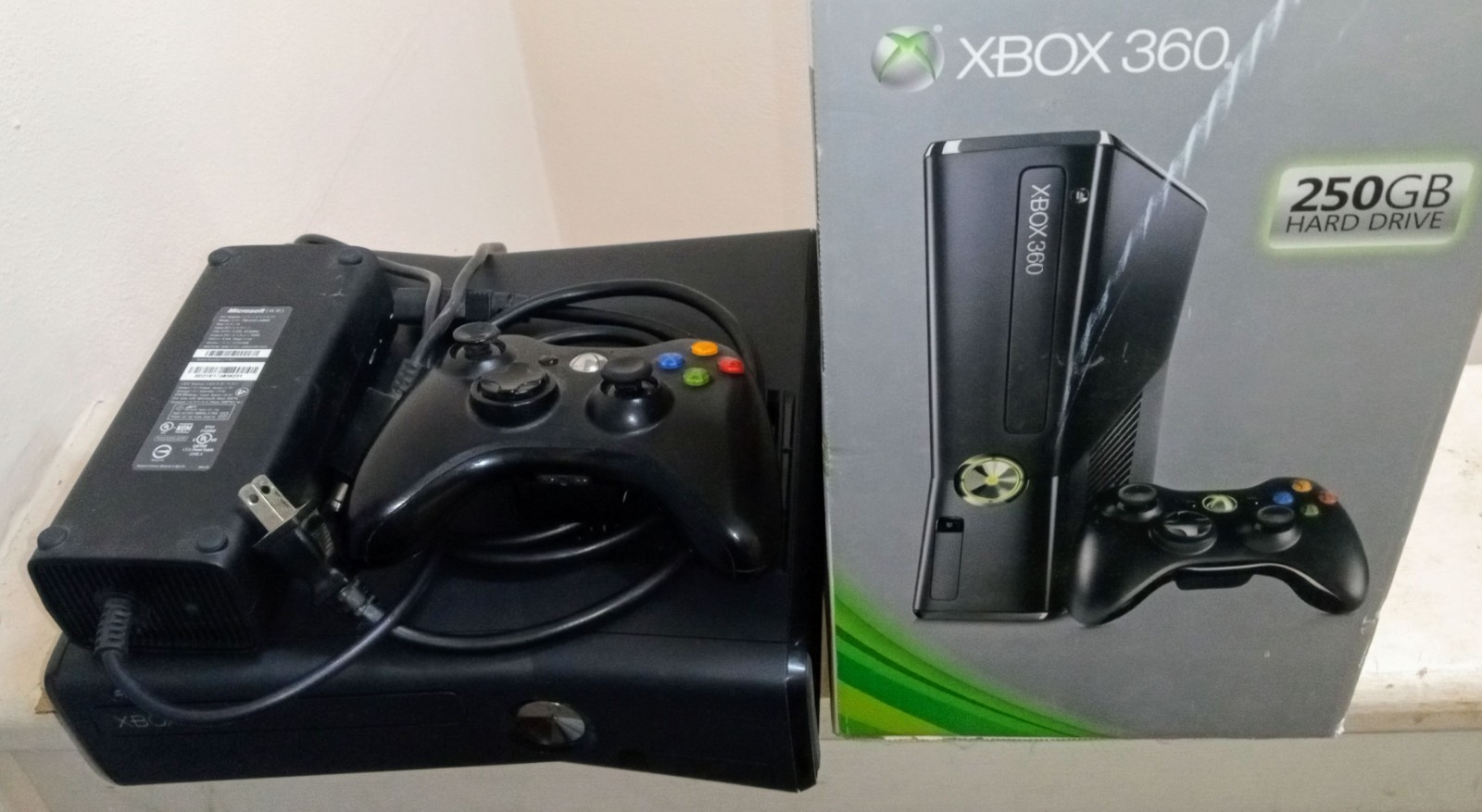 Microsoft Xbox 360 New In Box Holiday 250GB Black Console (R9G-00165)