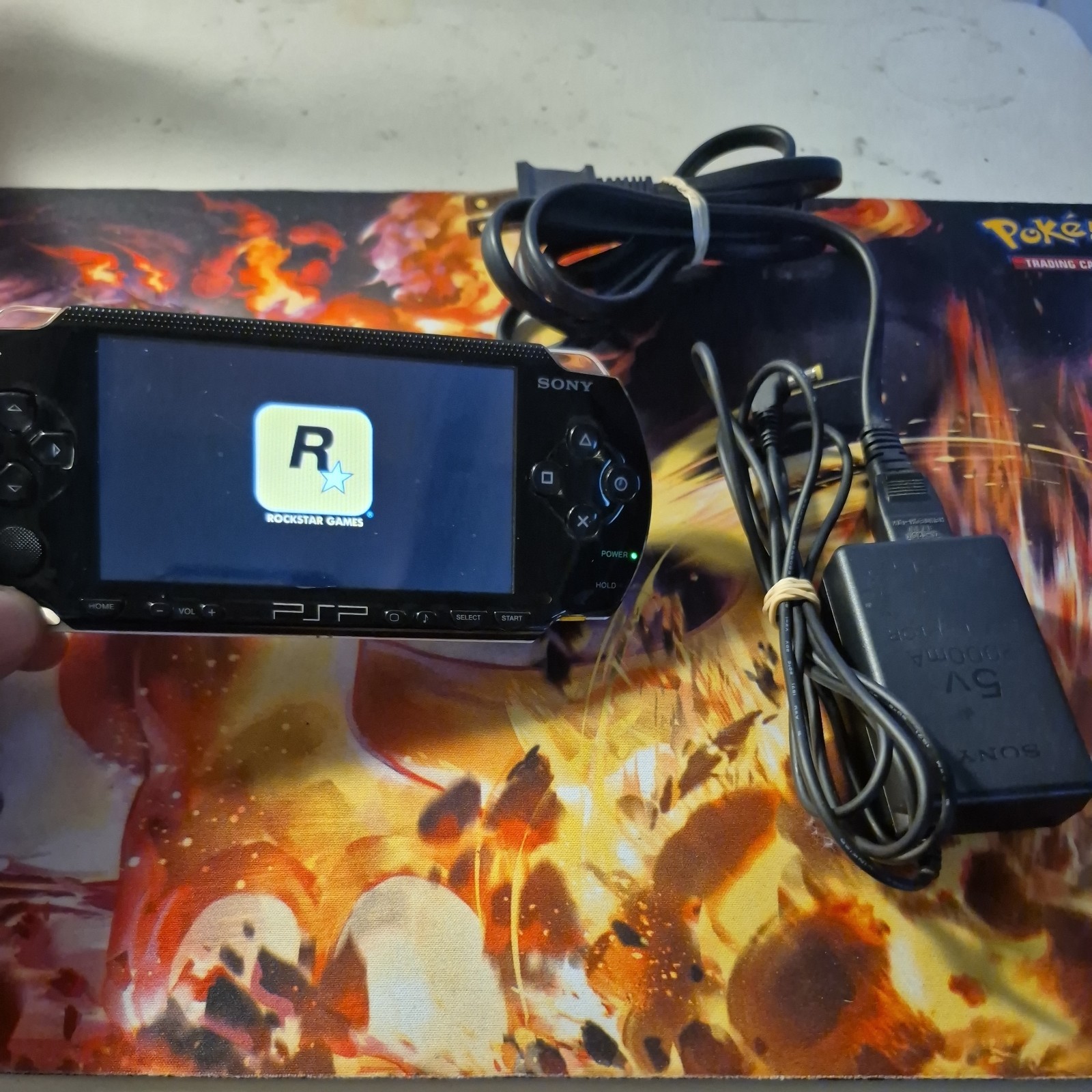 Sony PSP-1001 Black Handheld Console W Charger PSP-1001 and 1 GAME included