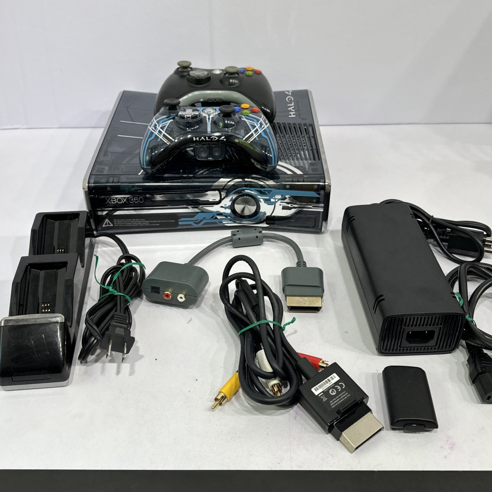 320GB Halo 4 Limited Edition Xbox 360 Console 2 Controller WORKING
