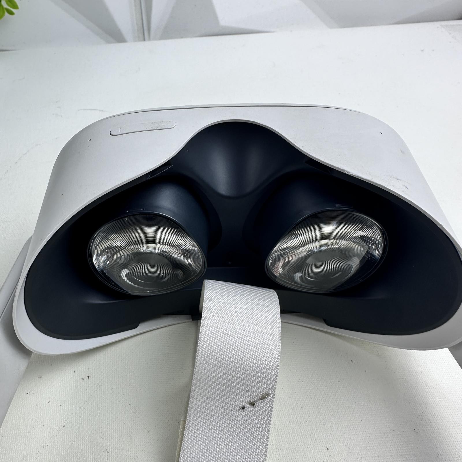 Meta Oculus Quest 2 128GB Standalone VR Headset *Please READ*