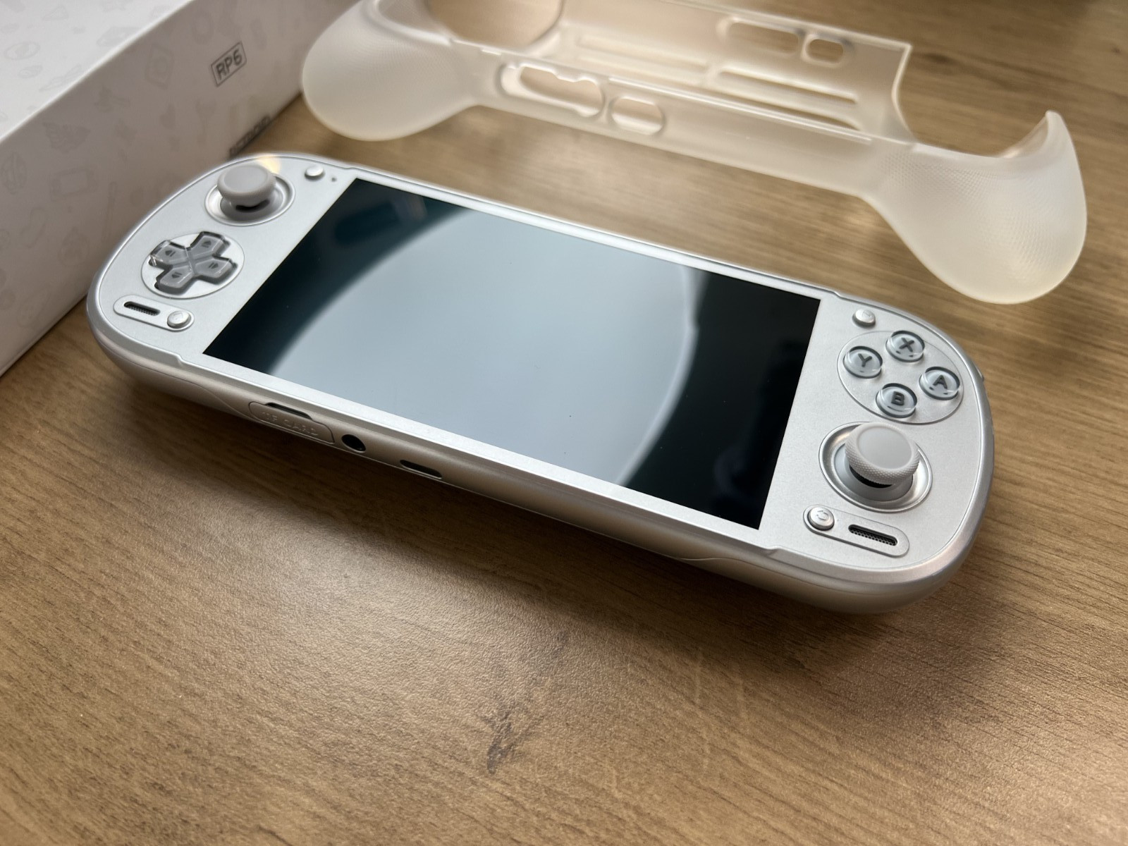 Retroid Pocket 6 – SIlver 8GB / 128GB – Stick on top – Mint condition unused
