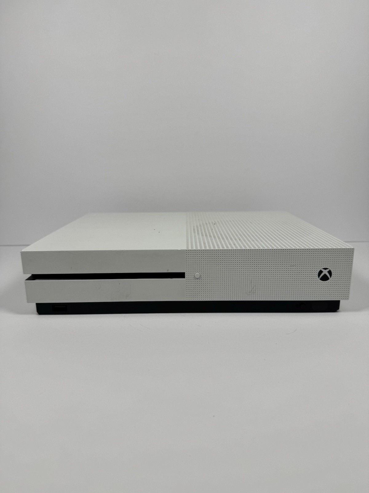 Microsoft Xbox One S White Console 1TB – Controller + Cables