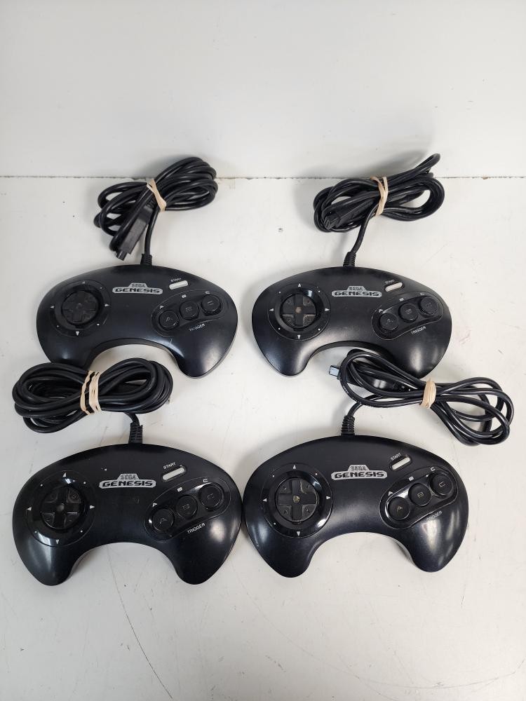 SEGA GENESIS 3 + 4 CONTROLLERS (P24031700)