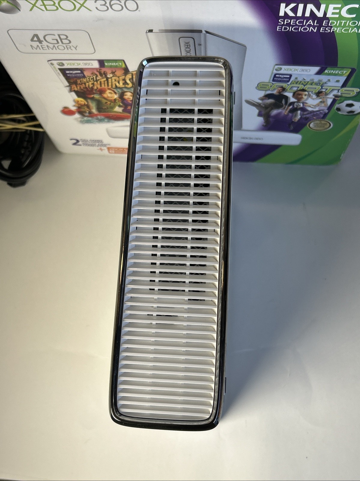 Microsoft Xbox 360 Special Edition Kinect Sports 4GB White Console 1439 W Box