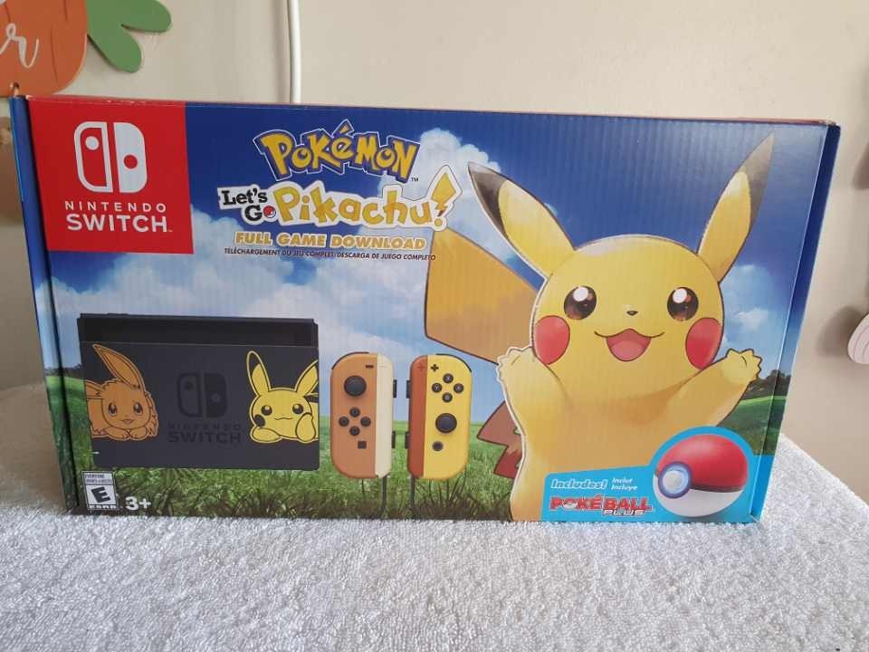 Nintendo Switch Pokemon Console Let’s Go Pikachu! + Poke Ball Plus Edition