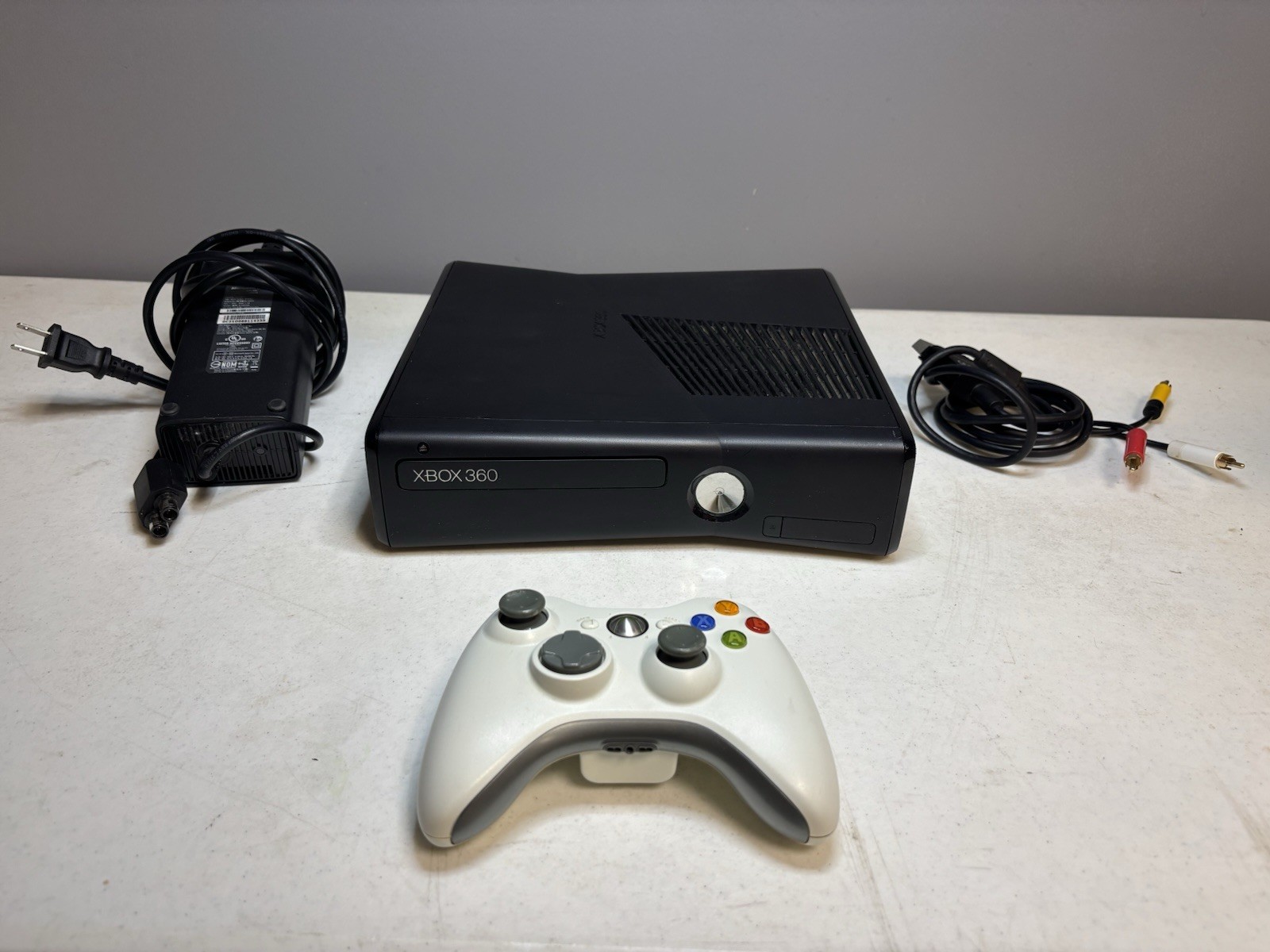 Microsoft Xbox 360 320GB Black Console w/ White Controller, Power/AV Cables