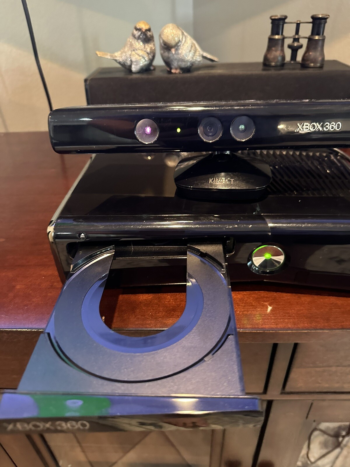 XBox 360 250GB Kinect Special Edition Console in Black W/Halo 3 Green Controller