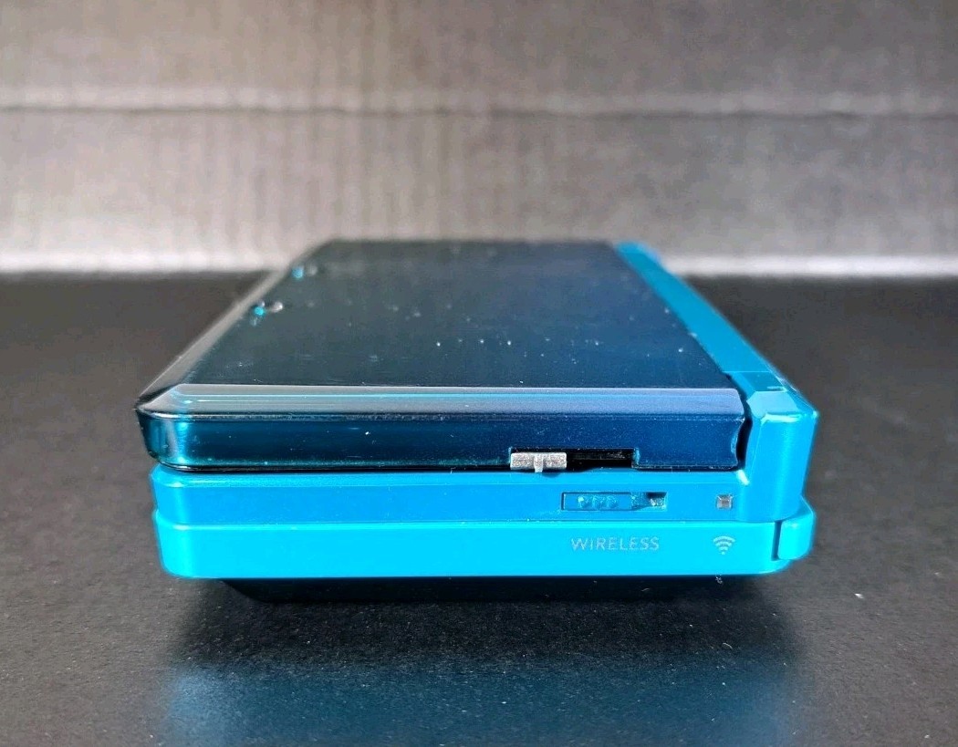 Nintendo 3DS Aqua Blue Handheld Console 3D Technology w/ Nyko Powerpak & 4GB SD
