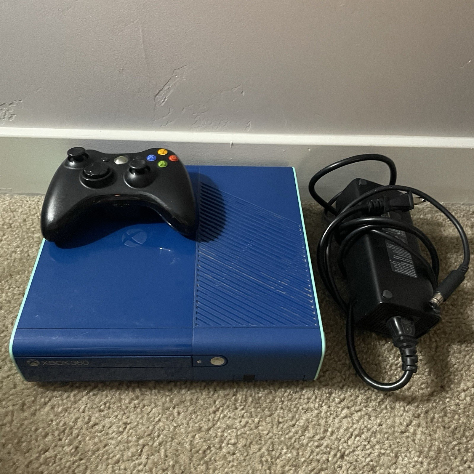 Xbox 360 E Console 250GB Blue Call Of Duty Edition (Xbox 360)