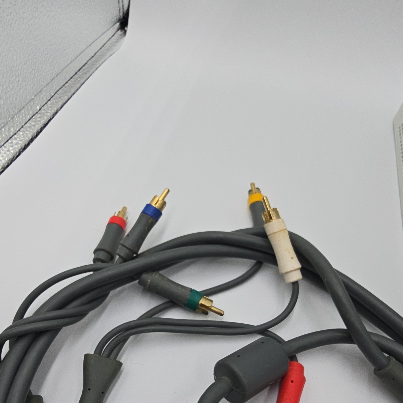 Microsoft Xbox 360 Console NXE White 512MB 1080p NTSC-U/C Dolby w/ AV Cables