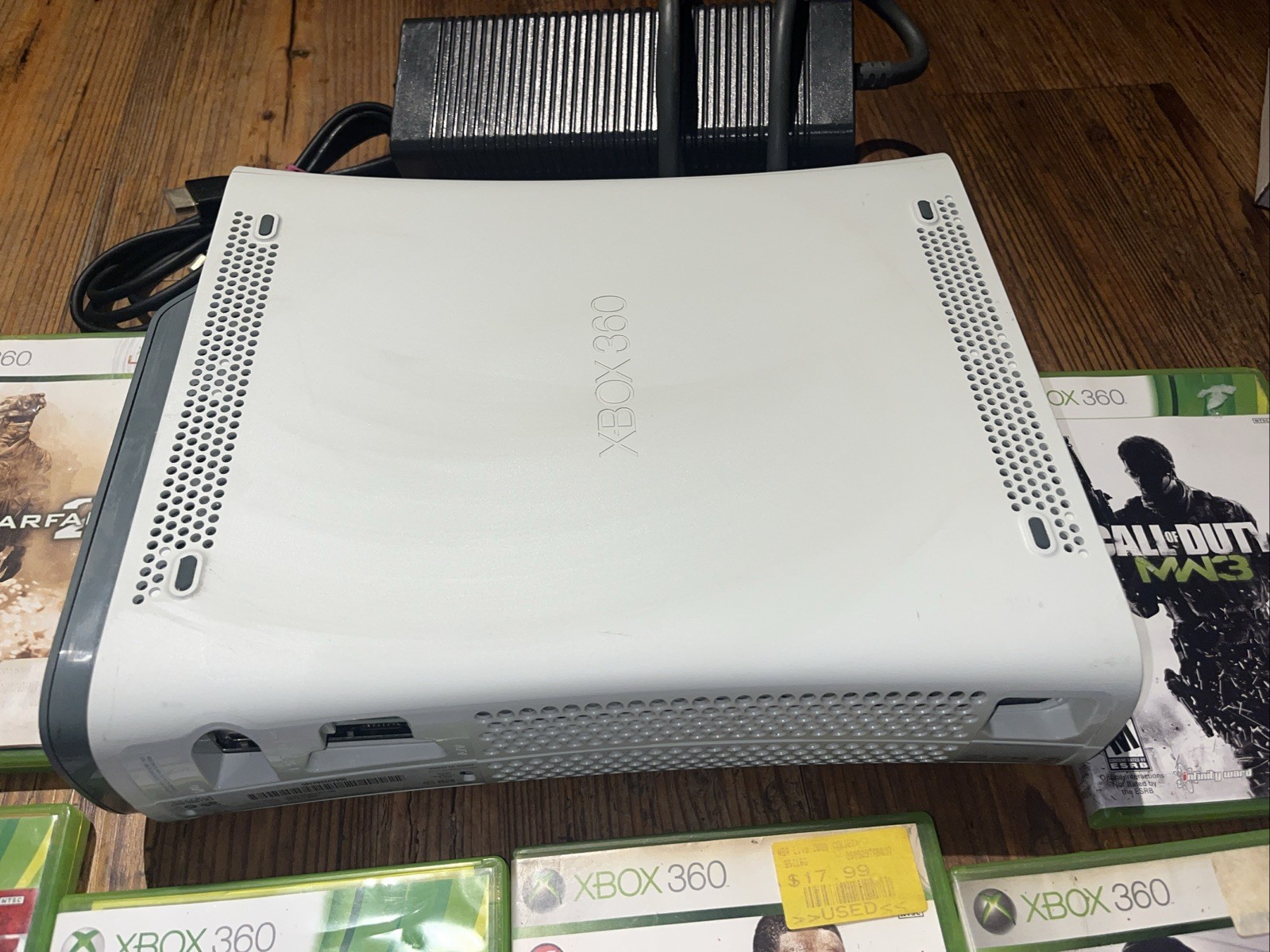 Xbox 360 60gb White Console bundle w/ games & Cords