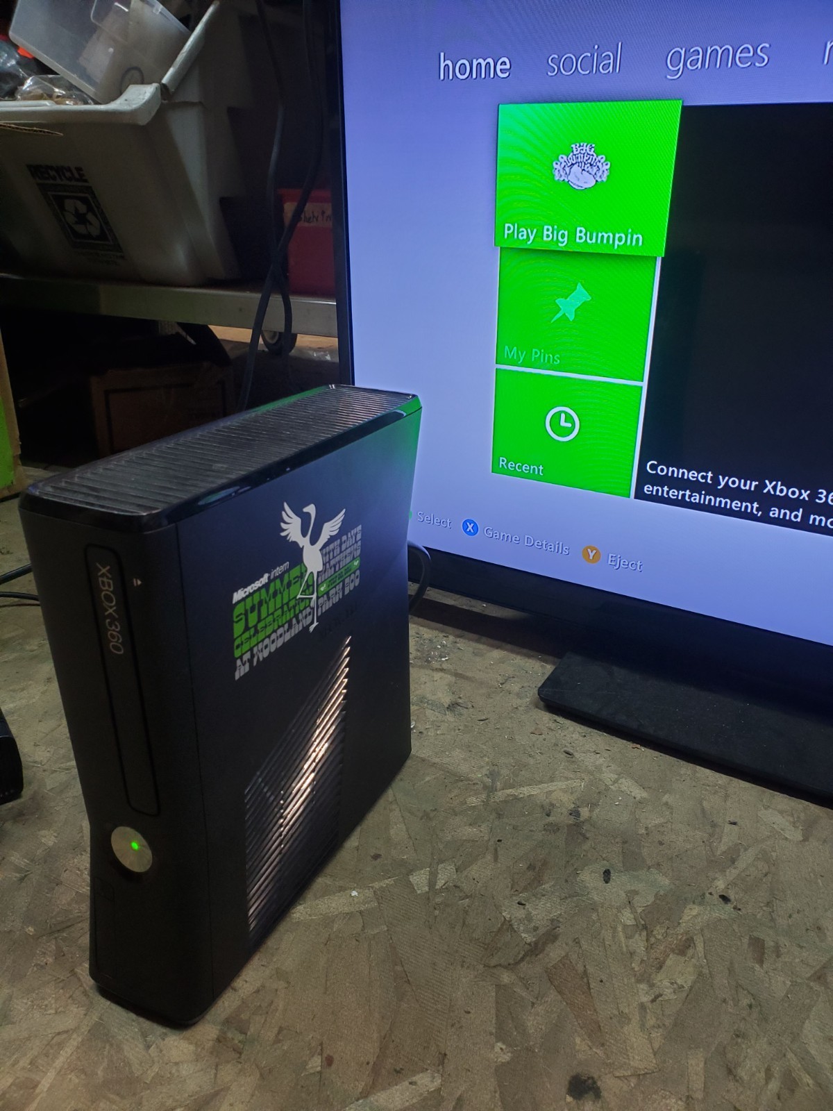 Xbox 360 S – 2011 Summer Intern Edition