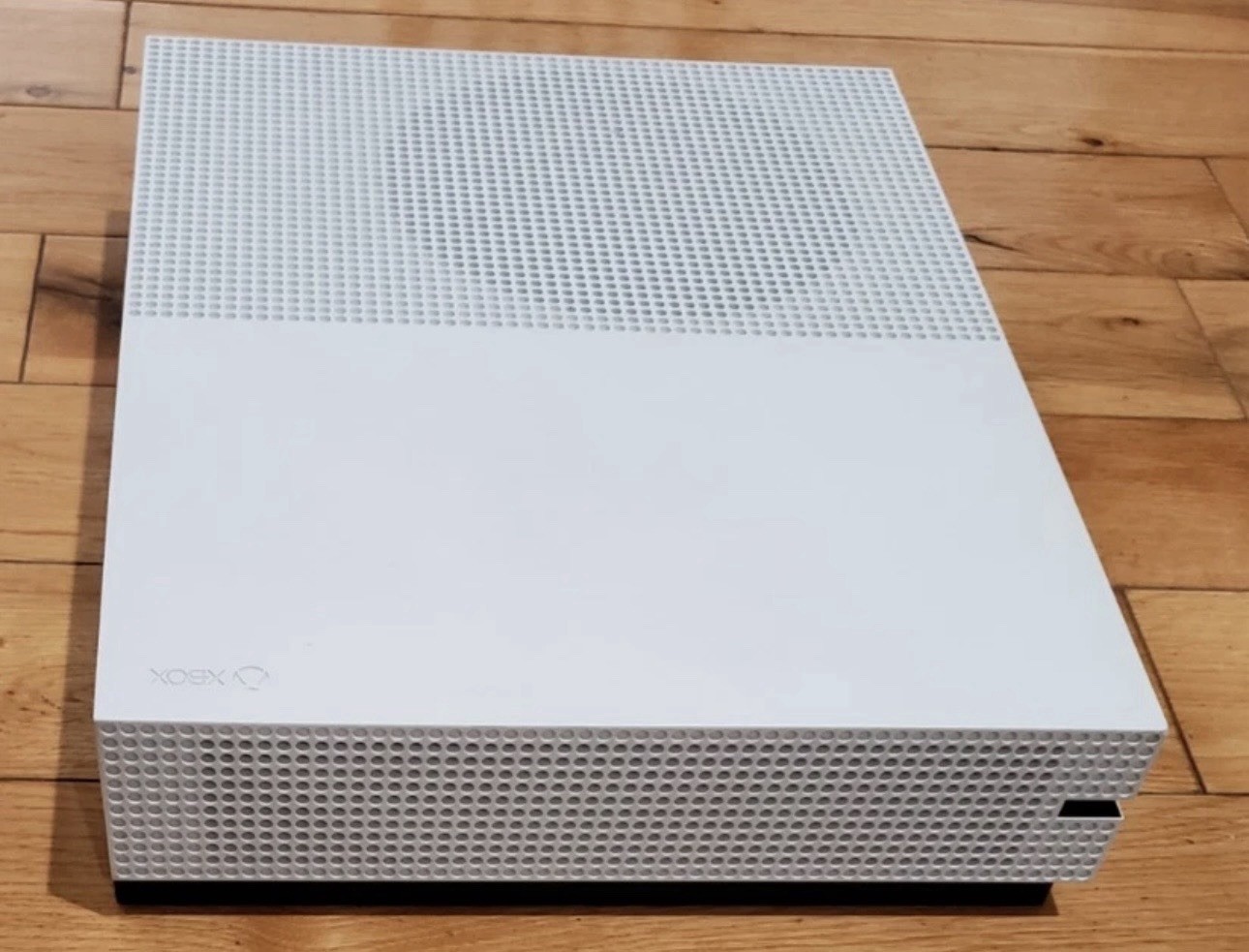 Xbox One S 1TB 4K Console Bundle w/wired Controller + Cables (New Paste/Washed)