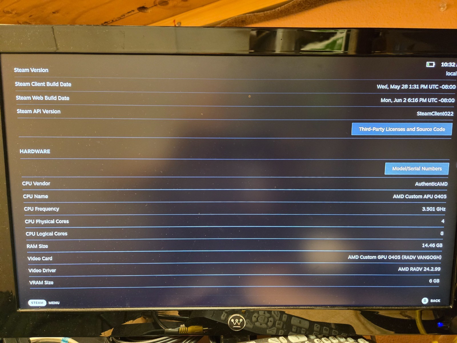 Valve Steam Deck 1010 LCD 256 GB w Case – Parts only Broken Screen & Controllers