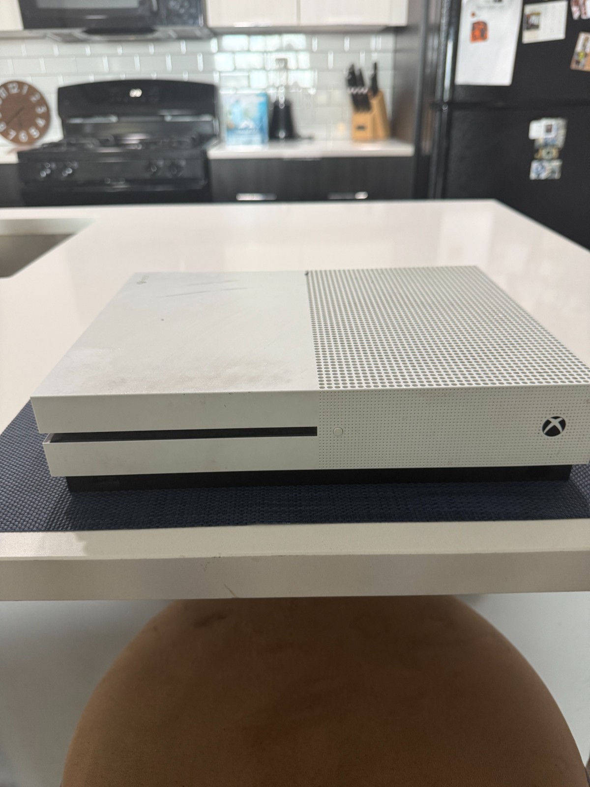Xbox One S 1TB Console – White (XBS1TB) with Controller and Disk Drive