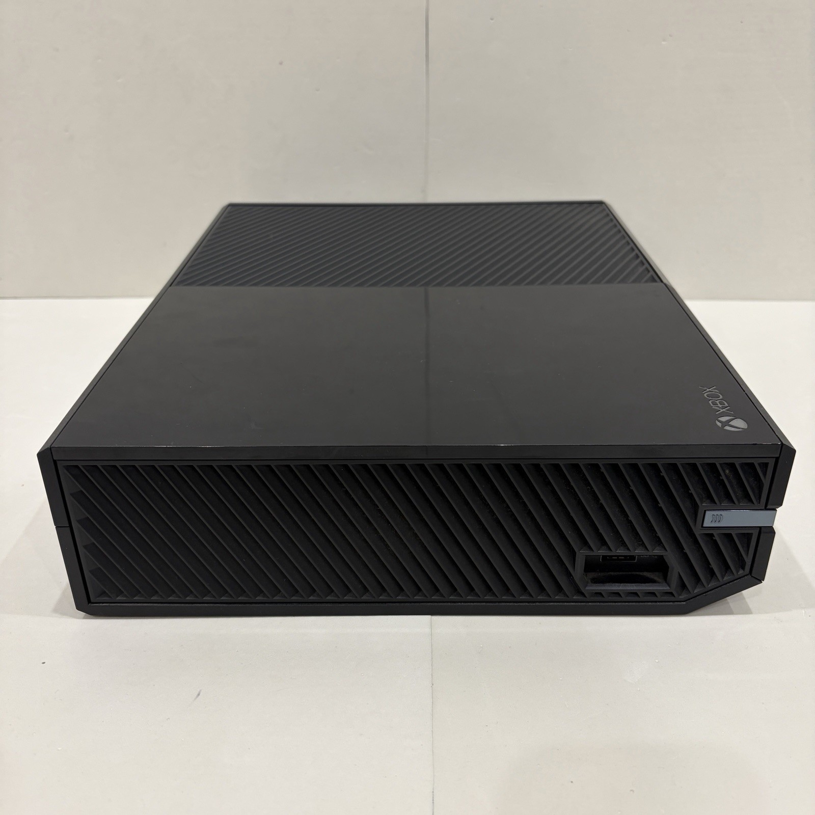 Microsoft Xbox One 500GB 1540 Bundle with 2 Controllers & 12 Games – Working