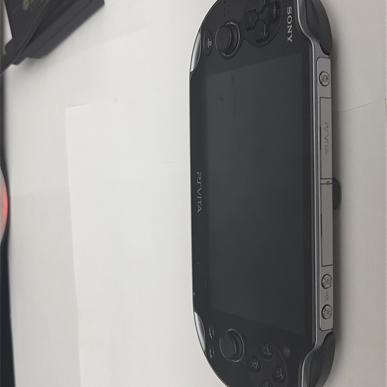 SONY PS VITA HANDHELD – PCH-1001