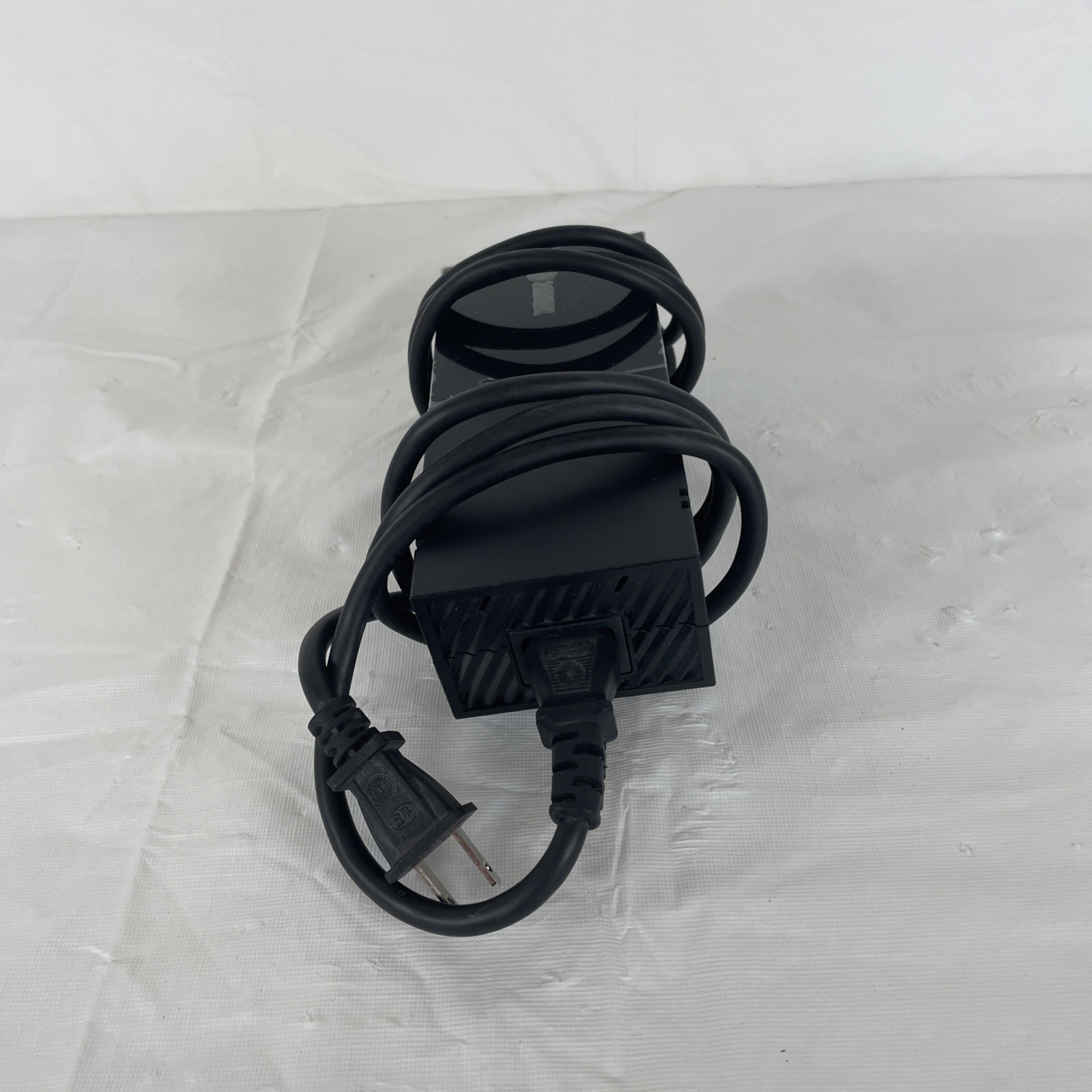 Xbox One w/ Kinect No Controller – Model 1540 – PARTS