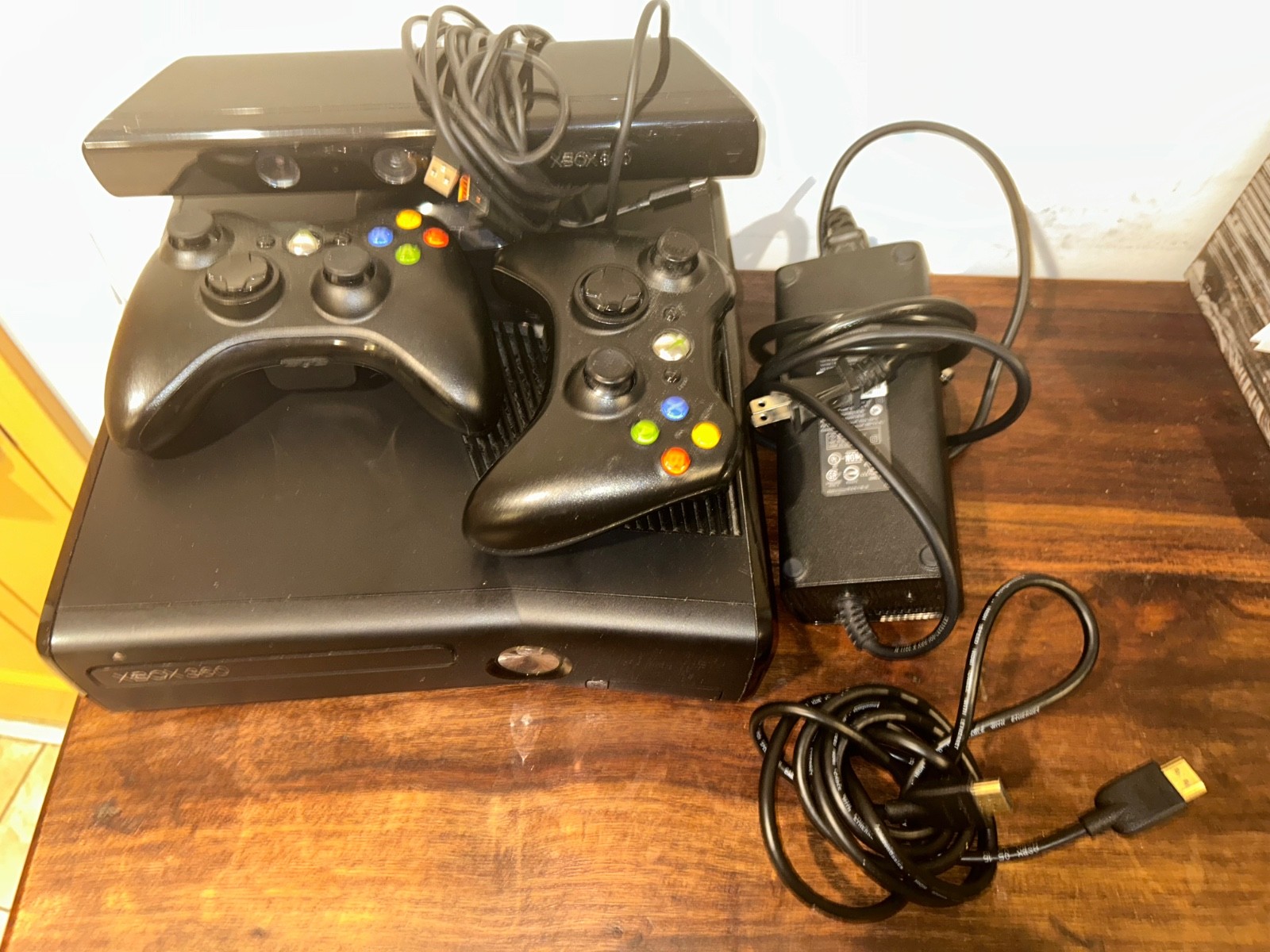 Microsoft Xbox 360 Launch Edition 250GB Glossy Black Console (RKH-00041)
