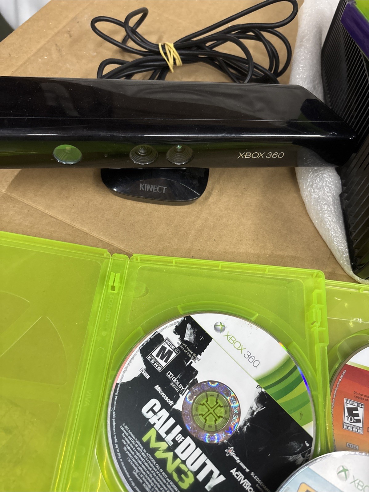 Microsoft Xbox 360 Game Lot Bundle 250GB Black Console 4 Controller Kinect