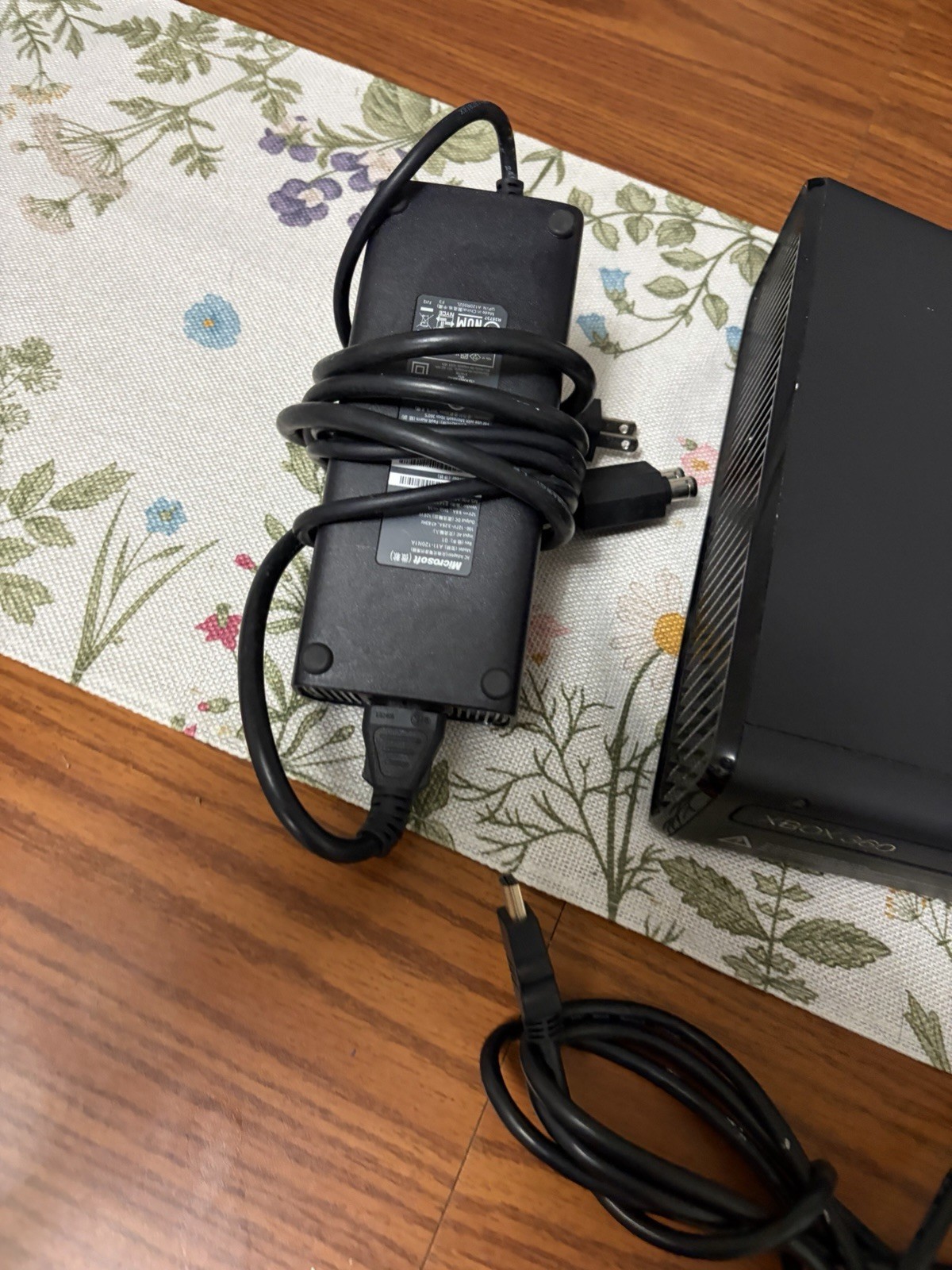 Microsoft Xbox 360 S Slim Console Bundle w/ Controller Power Cable HDMI