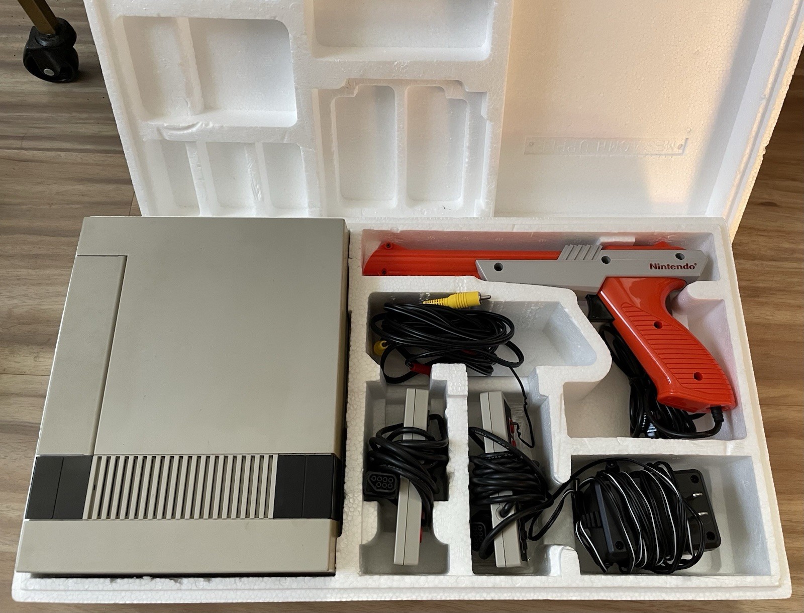 Nintendo NES Action Set Console In Box Tested 1985 Orange Zapper Tetris Vintage